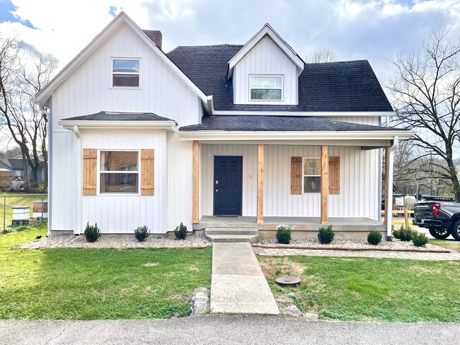 Front of Quad-plex - 315 Doyle St