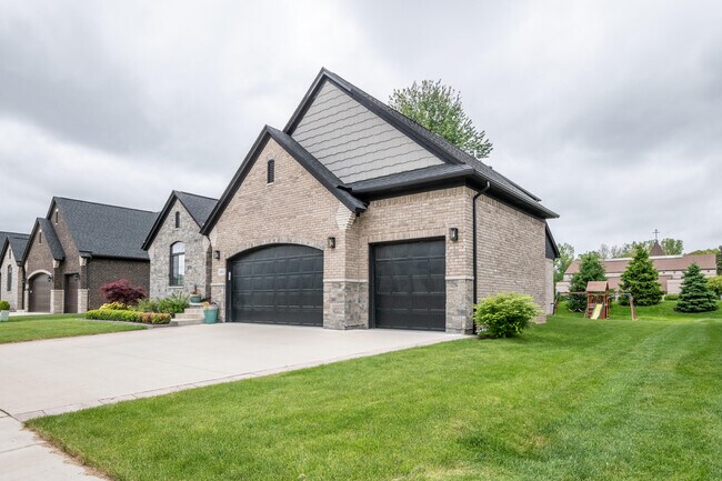 Foto del edificio - 1061 Birkshire Ridge