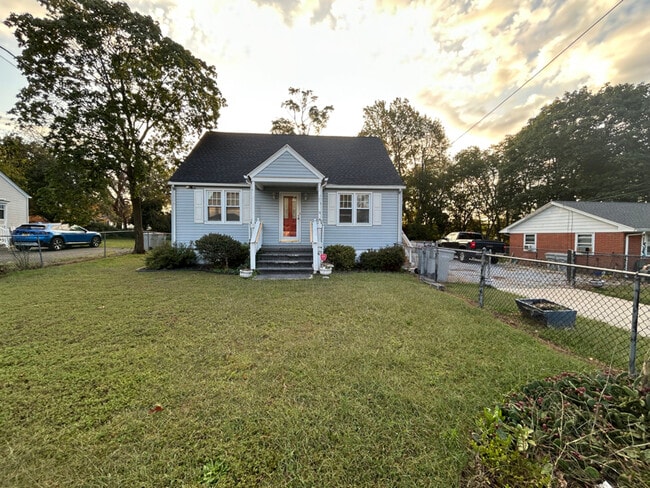 Building Photo - 741 S East Ave
