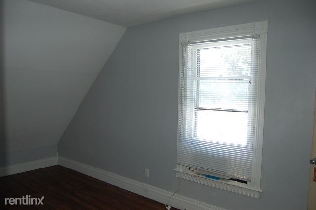 Building Photo - 1 br, 1 bath  - 906 E Burlington St Apt 4