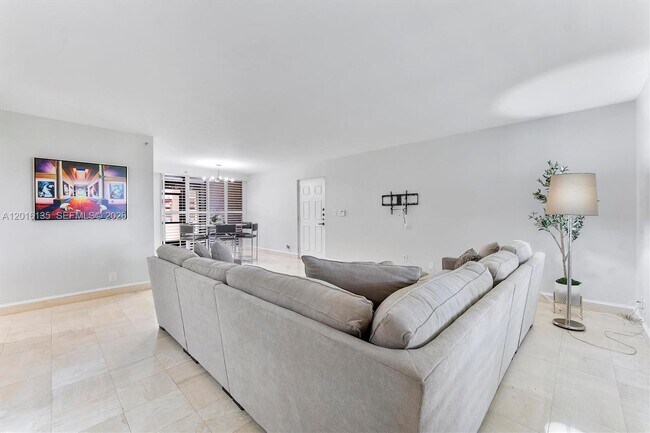 Building Photo - 7225 Promenade Dr
