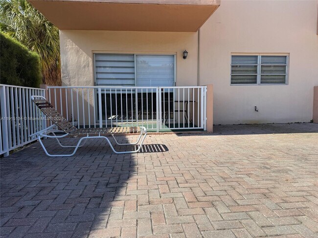 Building Photo - 2200 E Hallandale Beach Blvd