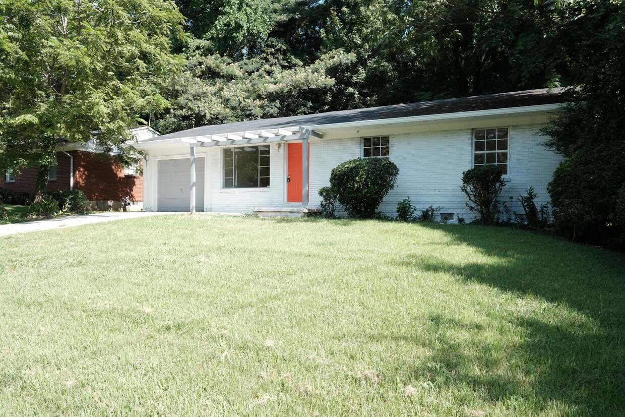 Primary Photo - 85 Delmoor Dr NW
