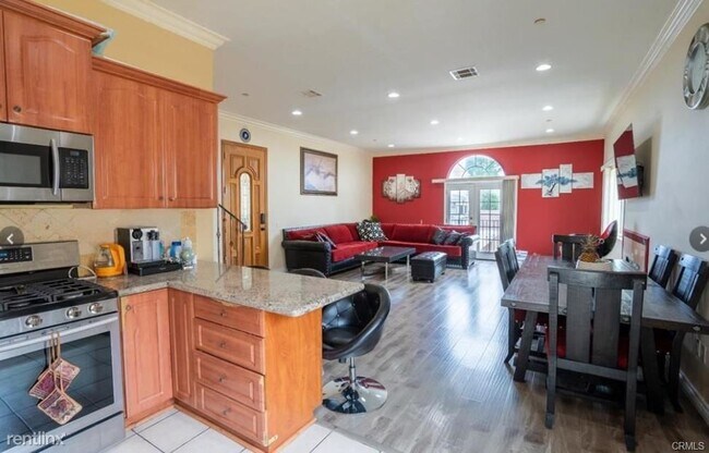 Building Photo - 3 br, 3 bath Condo - 12648 Vanowen St Apt 203
