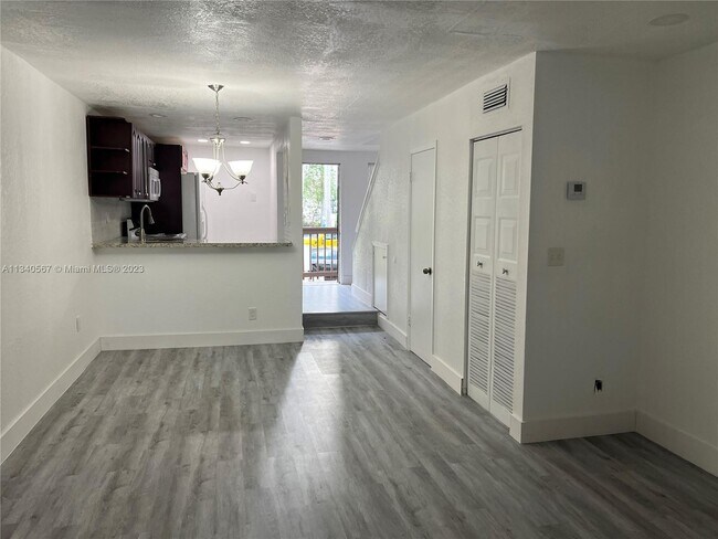 Foto del edificio - 1901 NW South River Dr