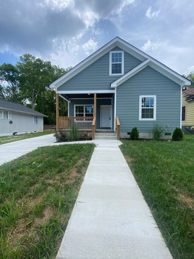 Building Photo - Charming 3 bed, 2 bath home! Fully fenced ...