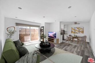 Building Photo - 733 Hayworth Ave