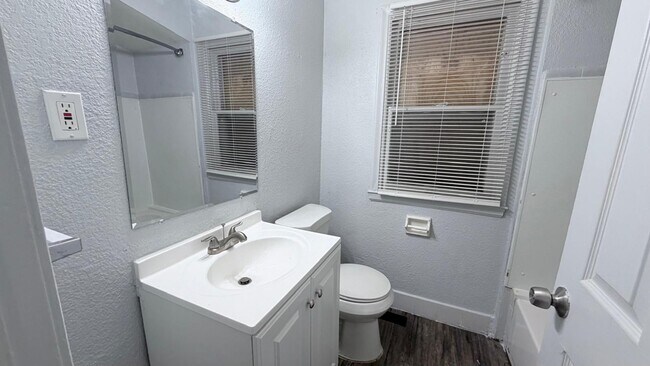 Foto del edificio - 18703 Waltham St