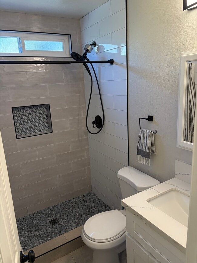 Building Photo - 808 Laurelwood Ct