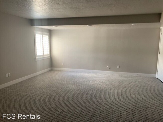 Foto del edificio - 4 br, 3.5 bath House - 208 E 8920 S