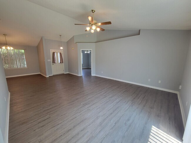 Foto del edificio - 2734 Rambler Ct