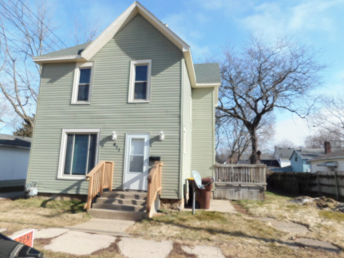 611 S Blackhawk Ave, Freeport, IL 61032 House Rental in Freeport, IL