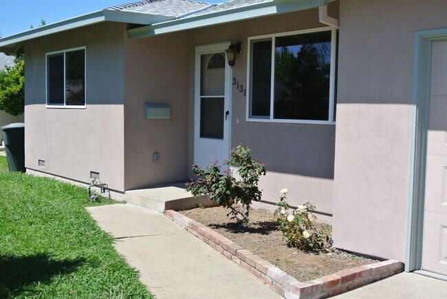 Foto del edificio - 3131 Cottage Park Ave