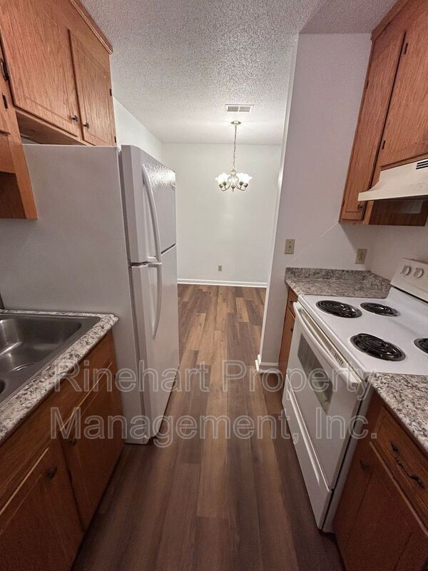 Foto principal - 1100 Chandler Dr