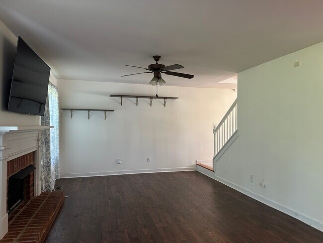 Building Photo - 1329 Branchside Ct