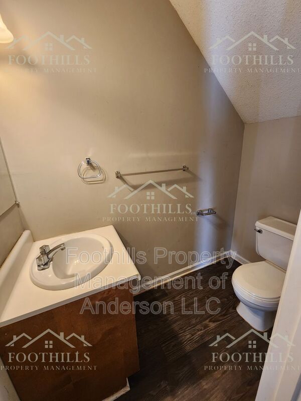 Building Photo - 108 Woodland Dr