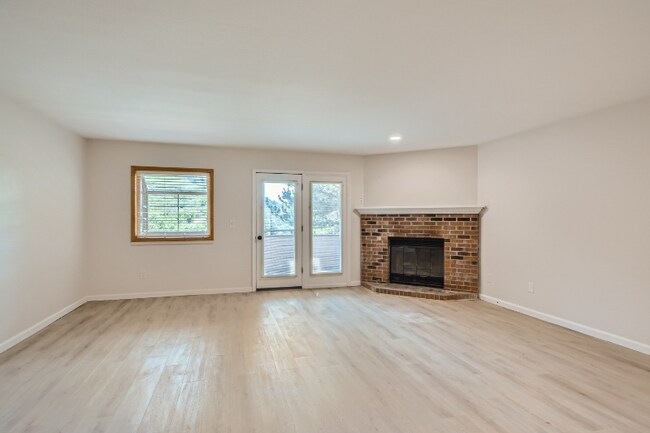 Building Photo - 697 Canyon Dr