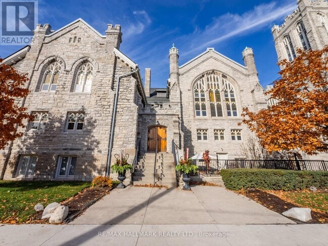 Photo du bâtiment - 384 Sunnyside Ave