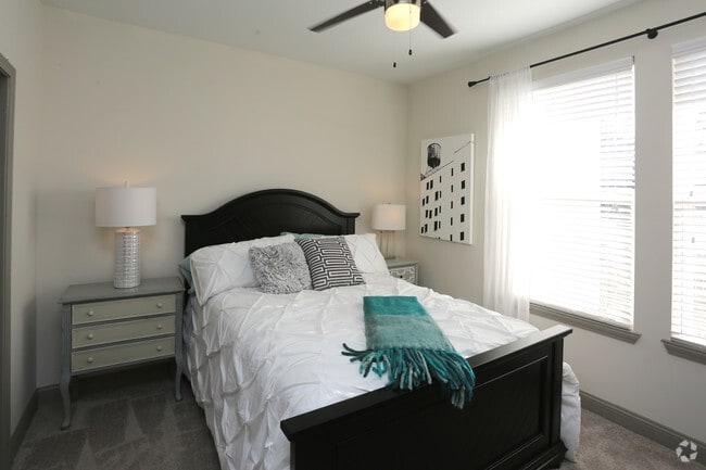 Building Photo - Watercourse