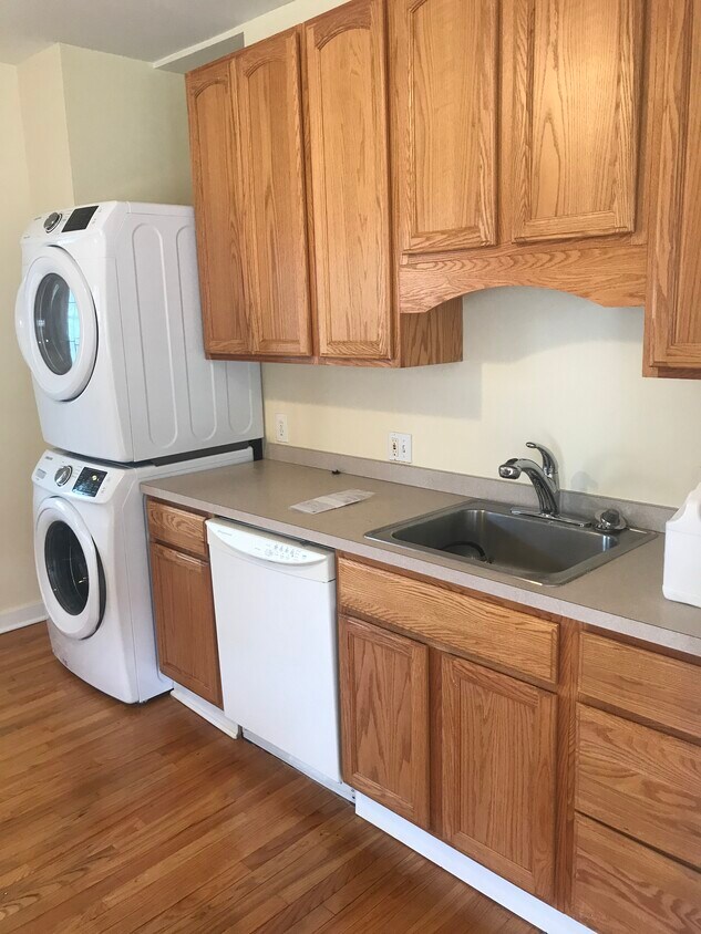 Kitchen - 929 Avery Ave