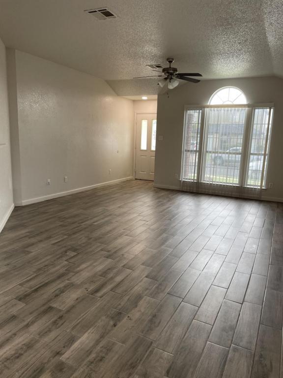 Foto del edificio - 2211 Garrett Dr