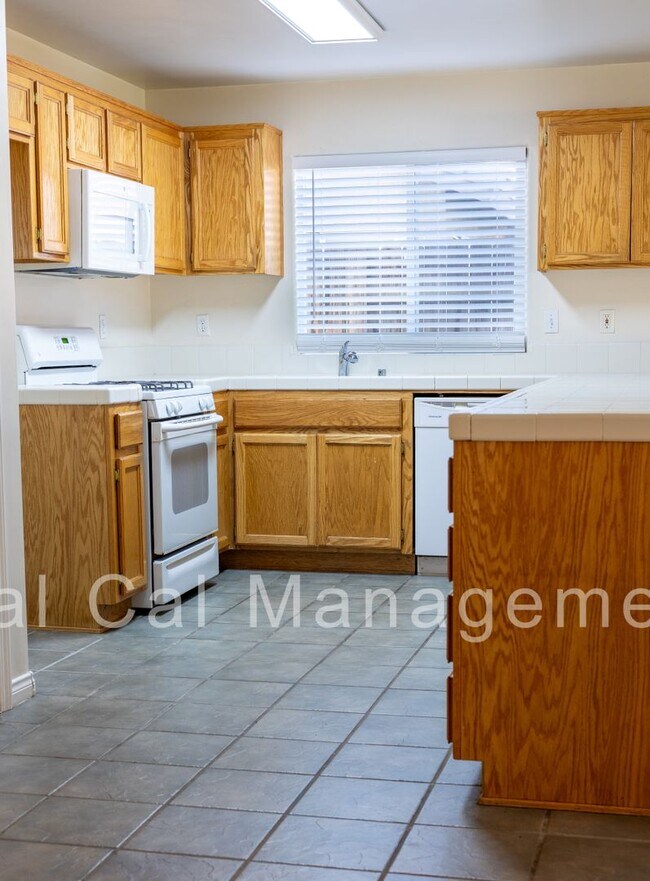Foto del edificio - 5 Bedroom, 2 Bath Home in Desired Northwest - $2895 Per Month!