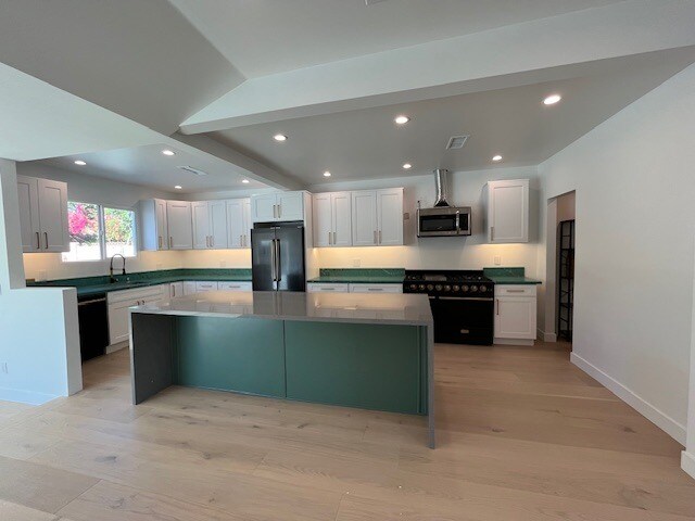 Foto del edificio - 18371 Lahey St