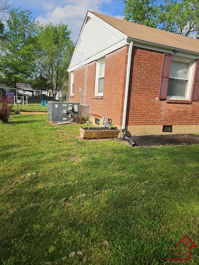 Foto principal - 721 Blackstone Ave