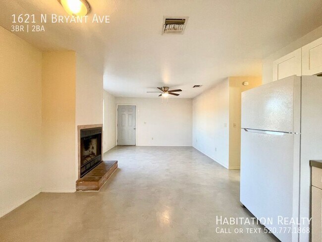 Building Photo - 1621 N Bryant Ave