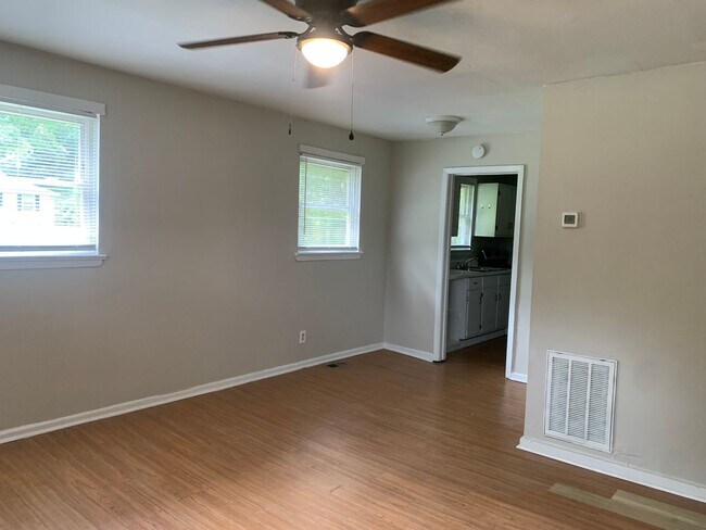 Foto del edificio - Cozy One Bedroom Duplex in Plaza Midwood!