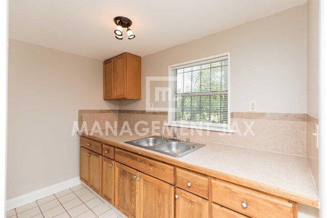 Building Photo - 1458 Royal Ct Ln
