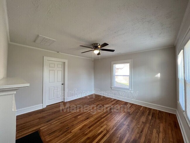 Foto del edificio - 102 W Summit Ave