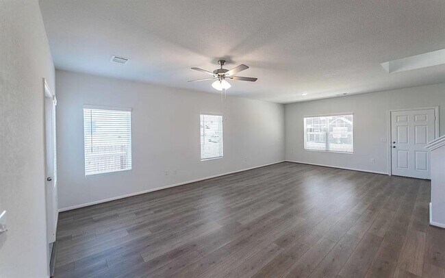 Building Photo - 515 Clearlake Dr