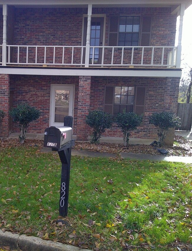 Building Photo - 820 Sussex Pl