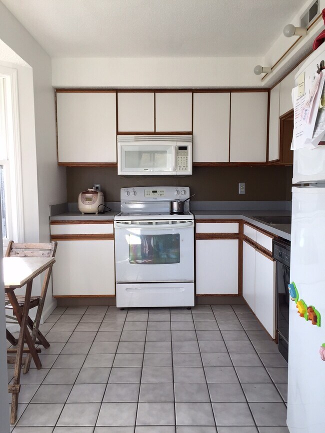 Kitchen - 146 Front St