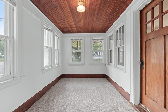 Foto del edificio - 857 Juno Ave
