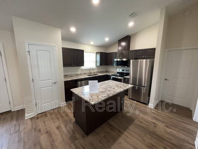 Foto del edificio - 4004 Roxies Ln