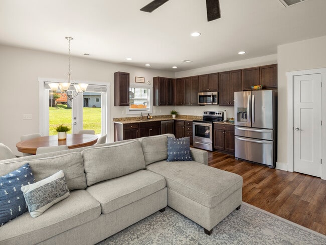 Foto del edificio - 84 Cardwell Ln