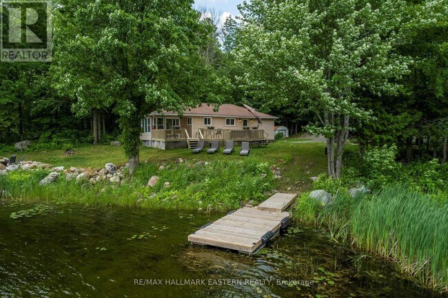 Photo du bâtiment - 504 Pine Point Ln