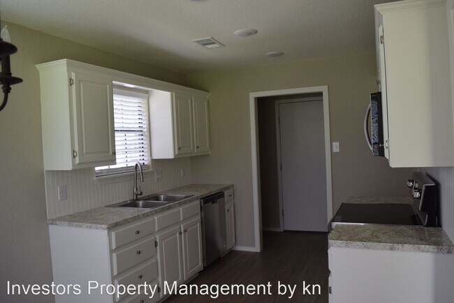 Building Photo - 3 br, 2 bath House - 700 Cedar Lane