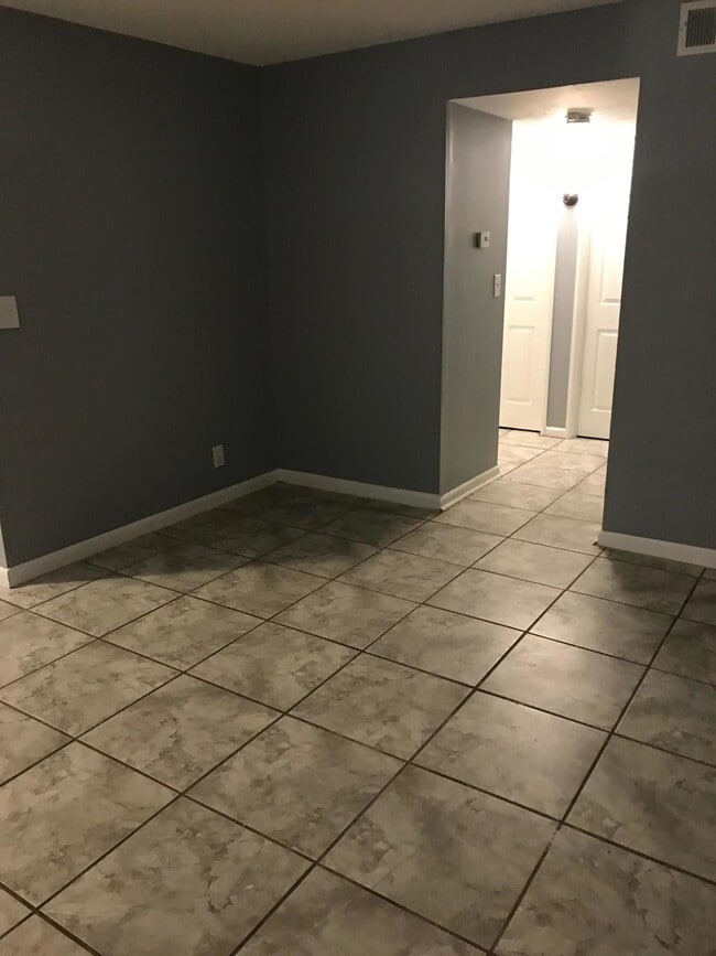 3109 Springfield Dr Unit 1, Louisville, KY 40214 Room for Rent in Louisville, KY
