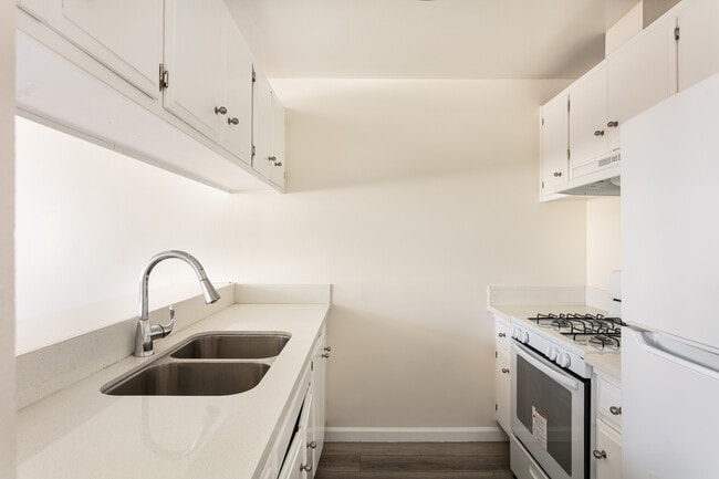 Building Photo - 1500 Gramercy Place