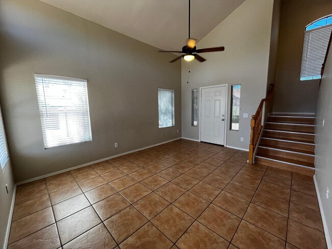 Foto del edificio - 8802 E University Dr