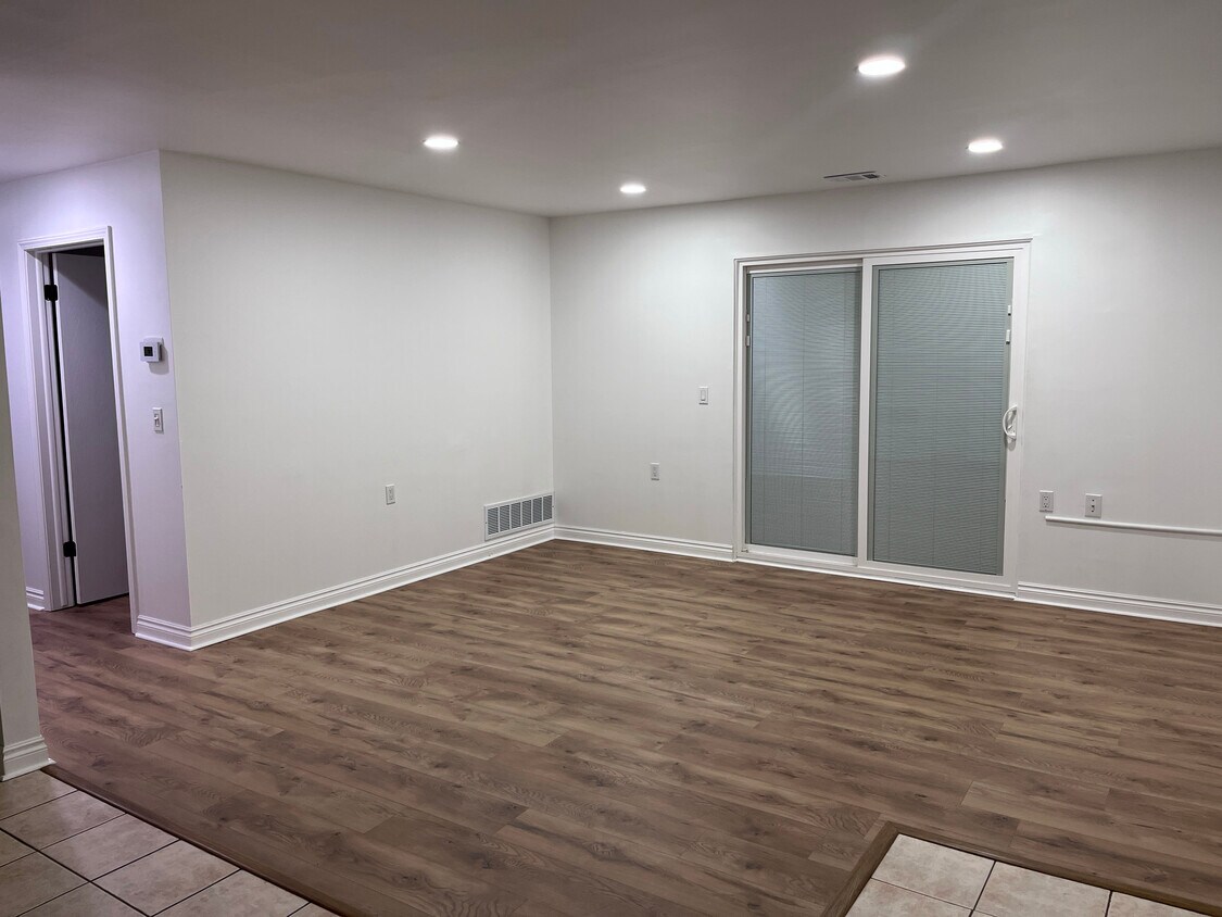 Foto principal - 16140 Clarkson Dr