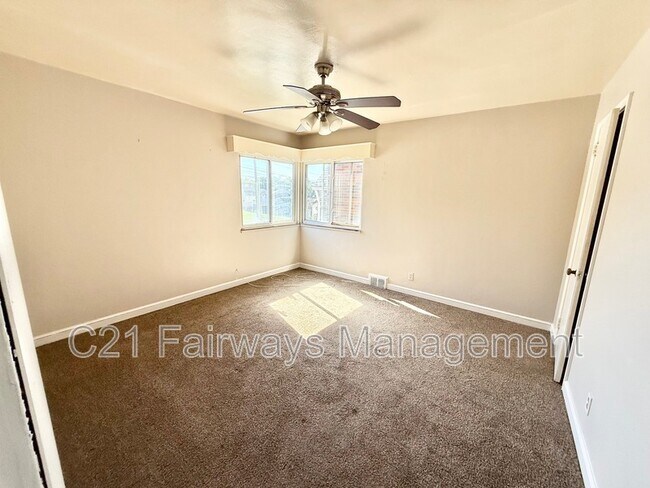 Foto del edificio - 2527 Versailles Ave