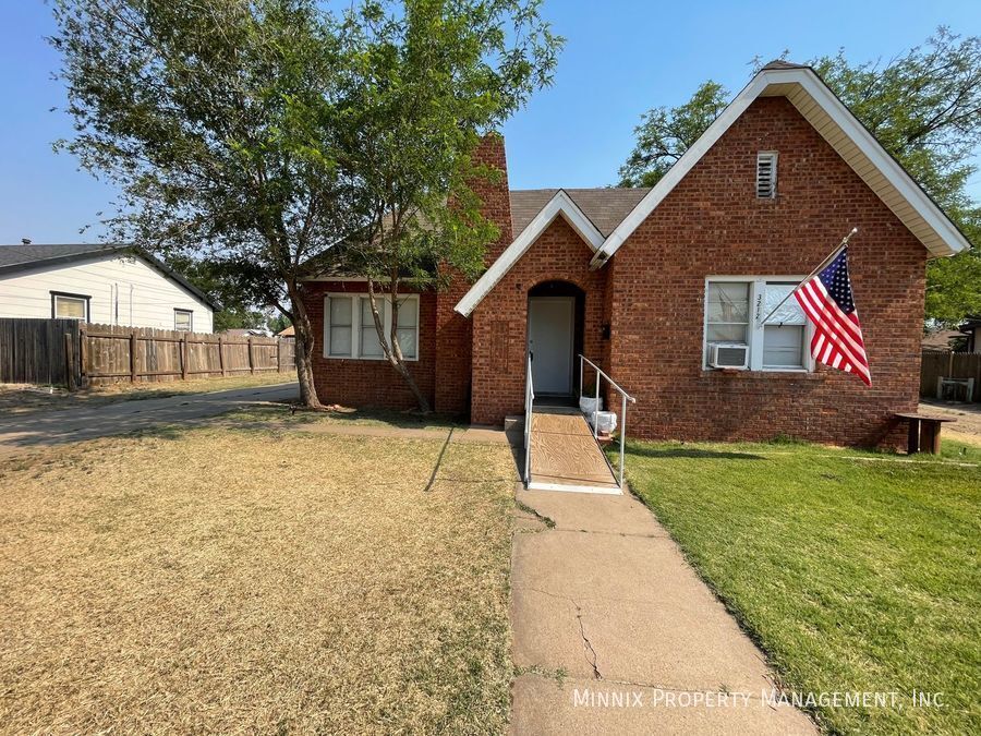 Primary Photo - 3212 SW 10th Ave