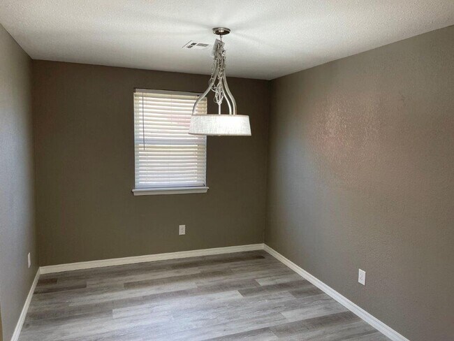 Foto del edificio - 8520 Wakefield Dr
