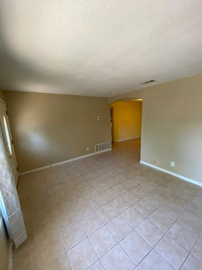 Foto del edificio - 401 Philco Dr