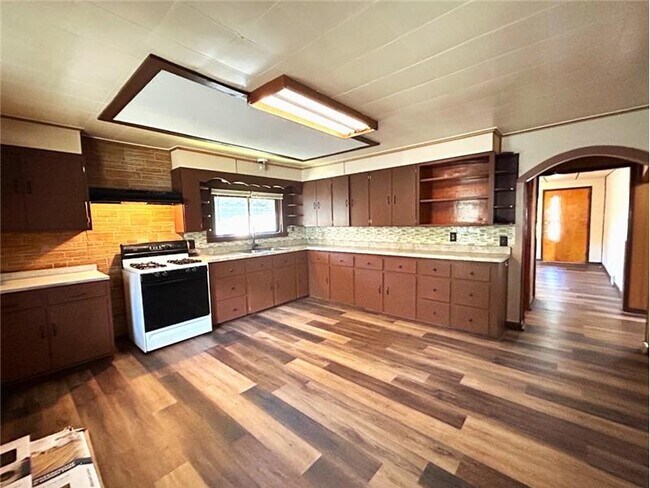 Foto del edificio - 828 Cove Rd