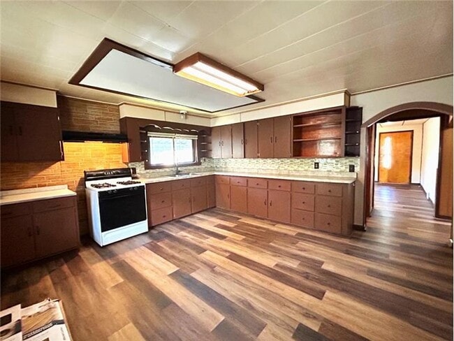 Building Photo - 828 Cove Rd